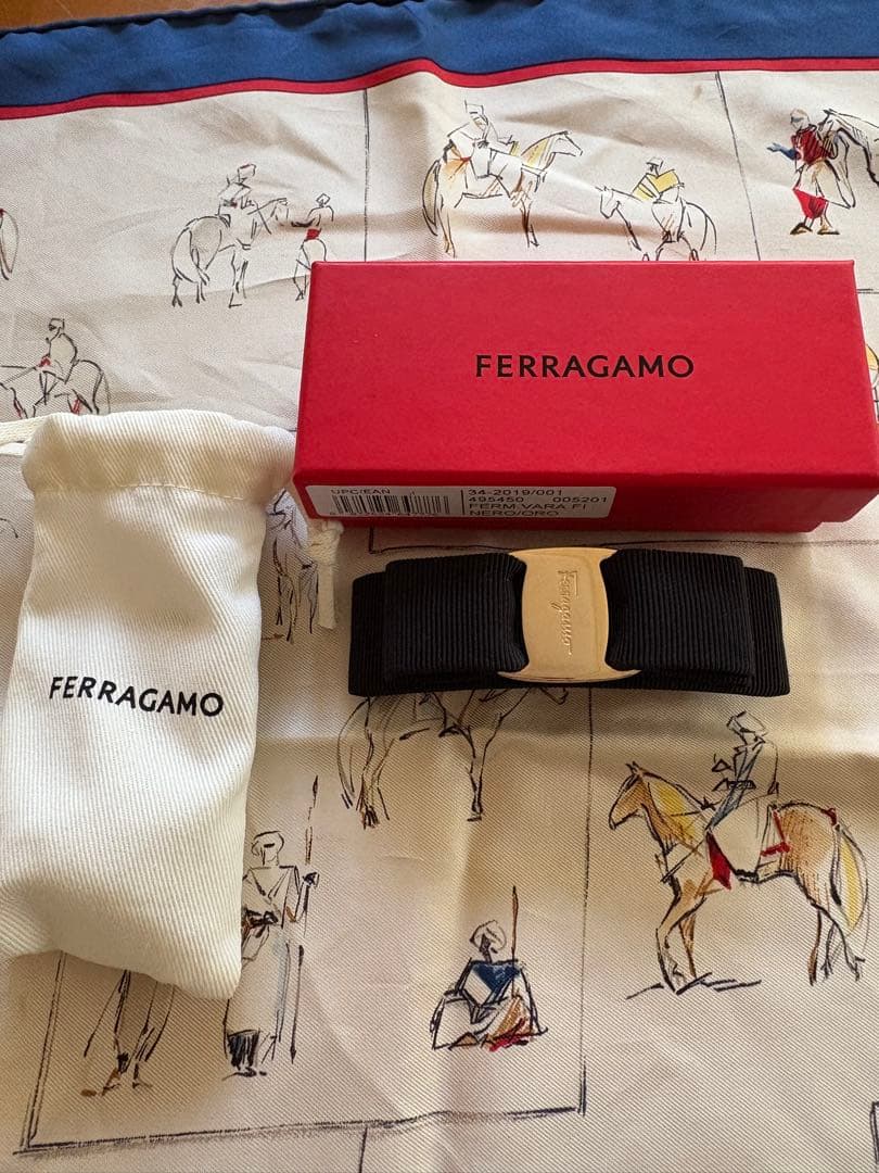 FERRAGAMO ブラックリボンヘアアクセサリー