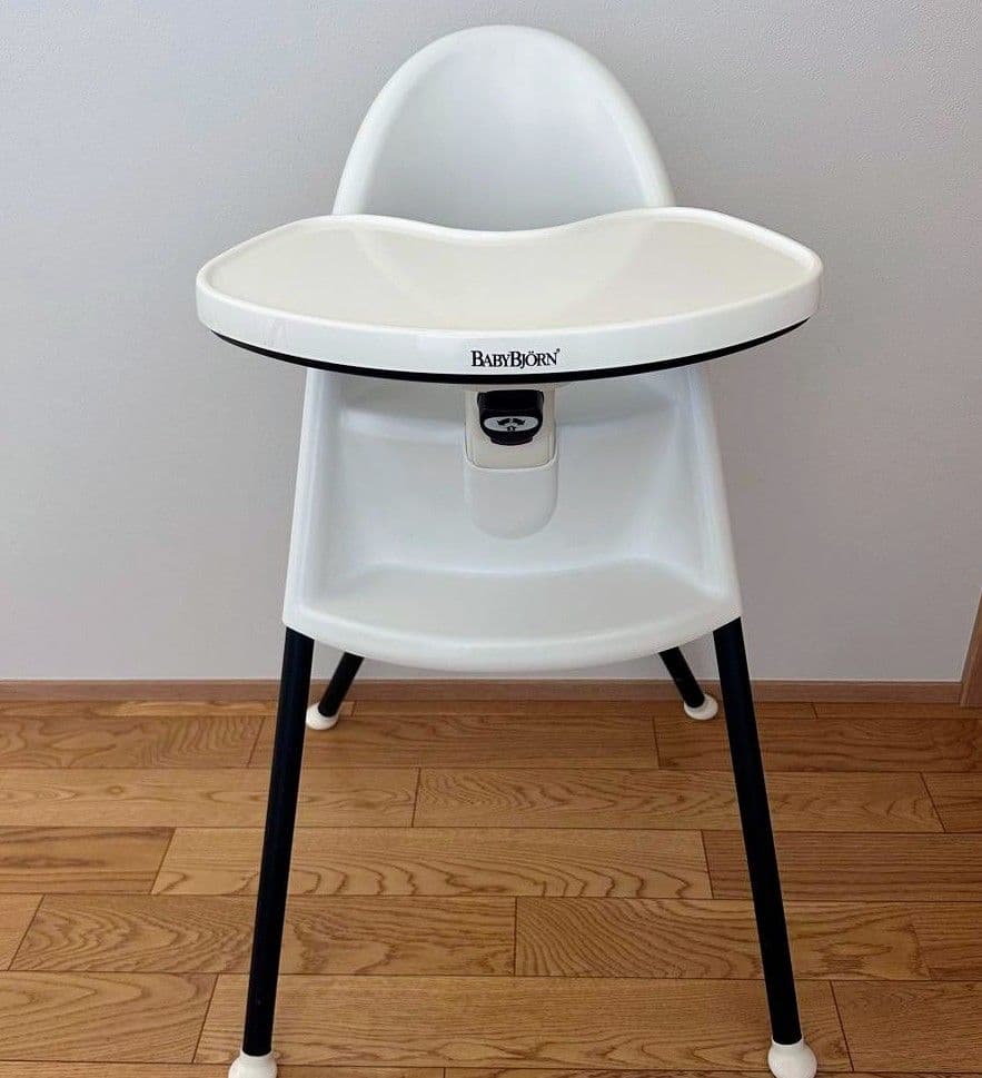 ベビービョルンハイチェア　ホワイト　おまけ付　エプロン