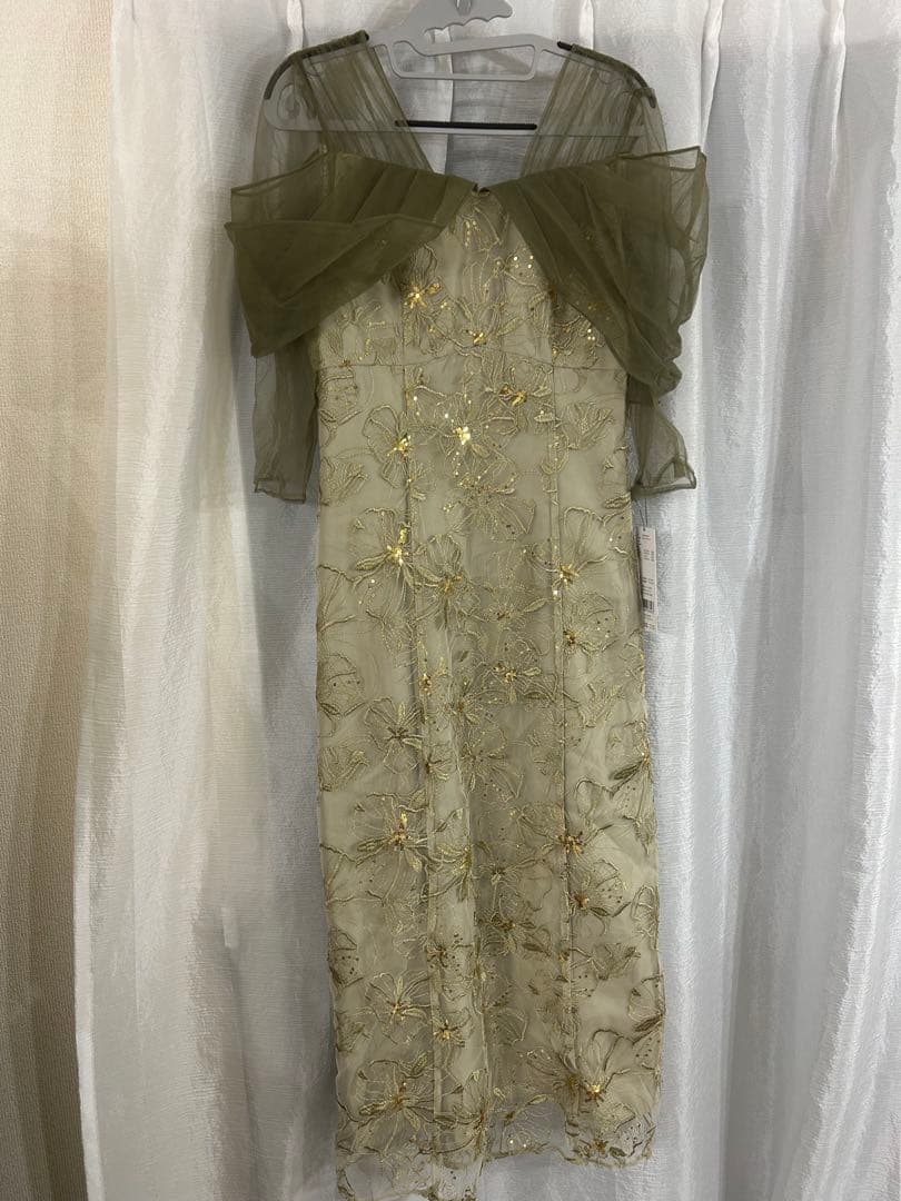 オフショルダースパンコール刺繍レースドレス ライトグリーン