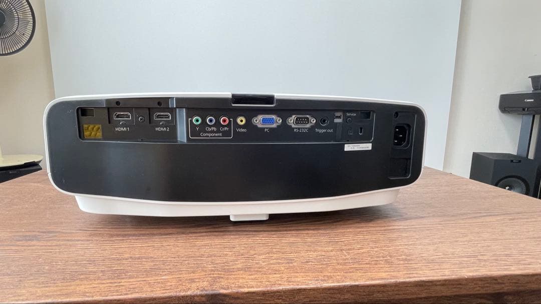プロジェクター　EPSON EH-TW8200W 3D対応ワイヤレス