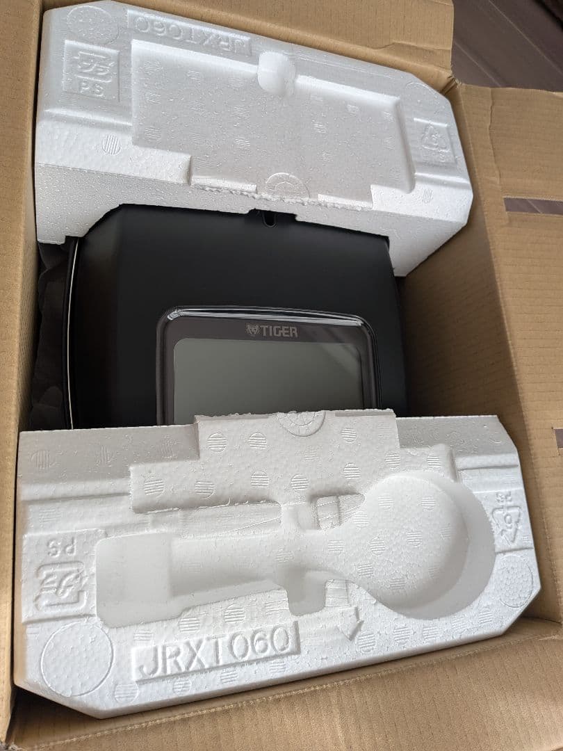 タイガー　土鍋圧力IHジャー炊飯器　3.5合　JRX-T060 コスモブラック