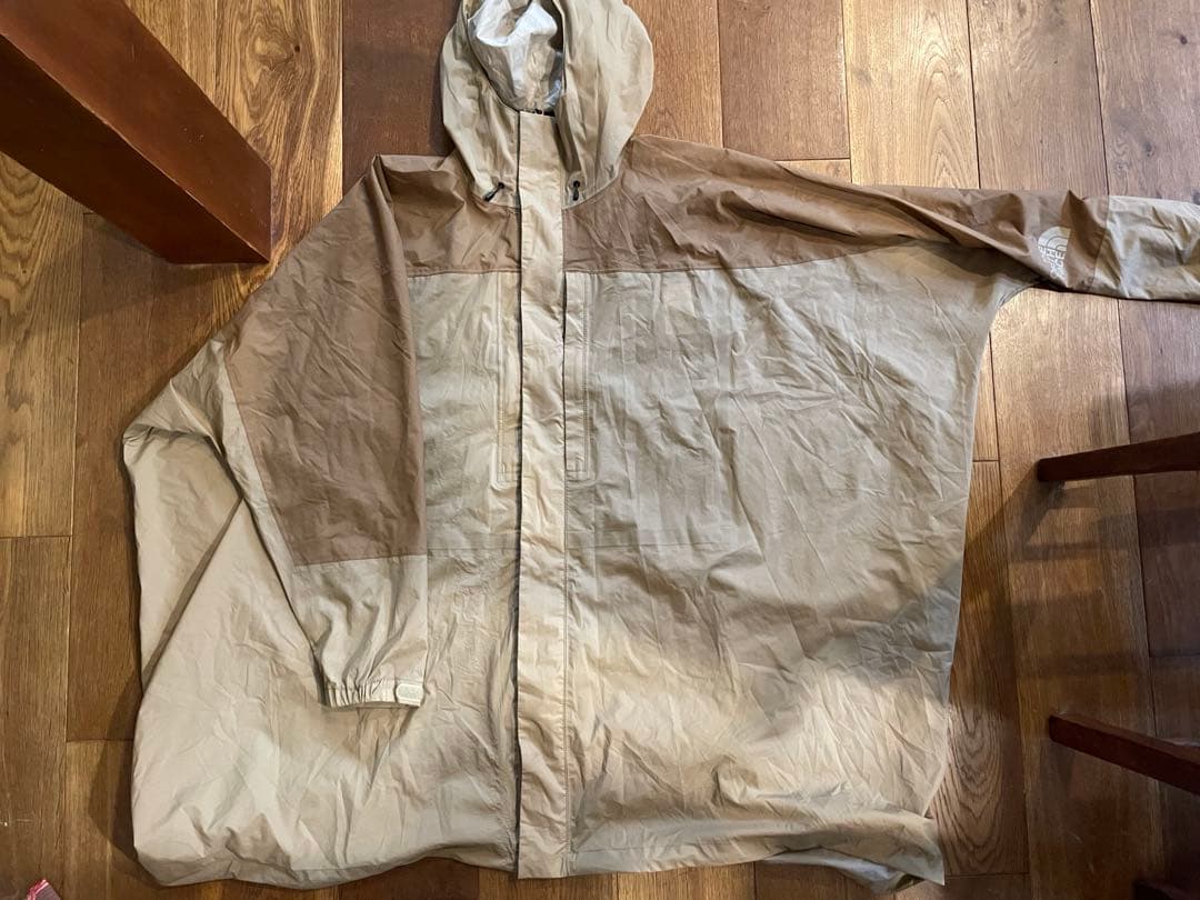 ノースフェイス　タグアンポンチョ　ベージュ　M