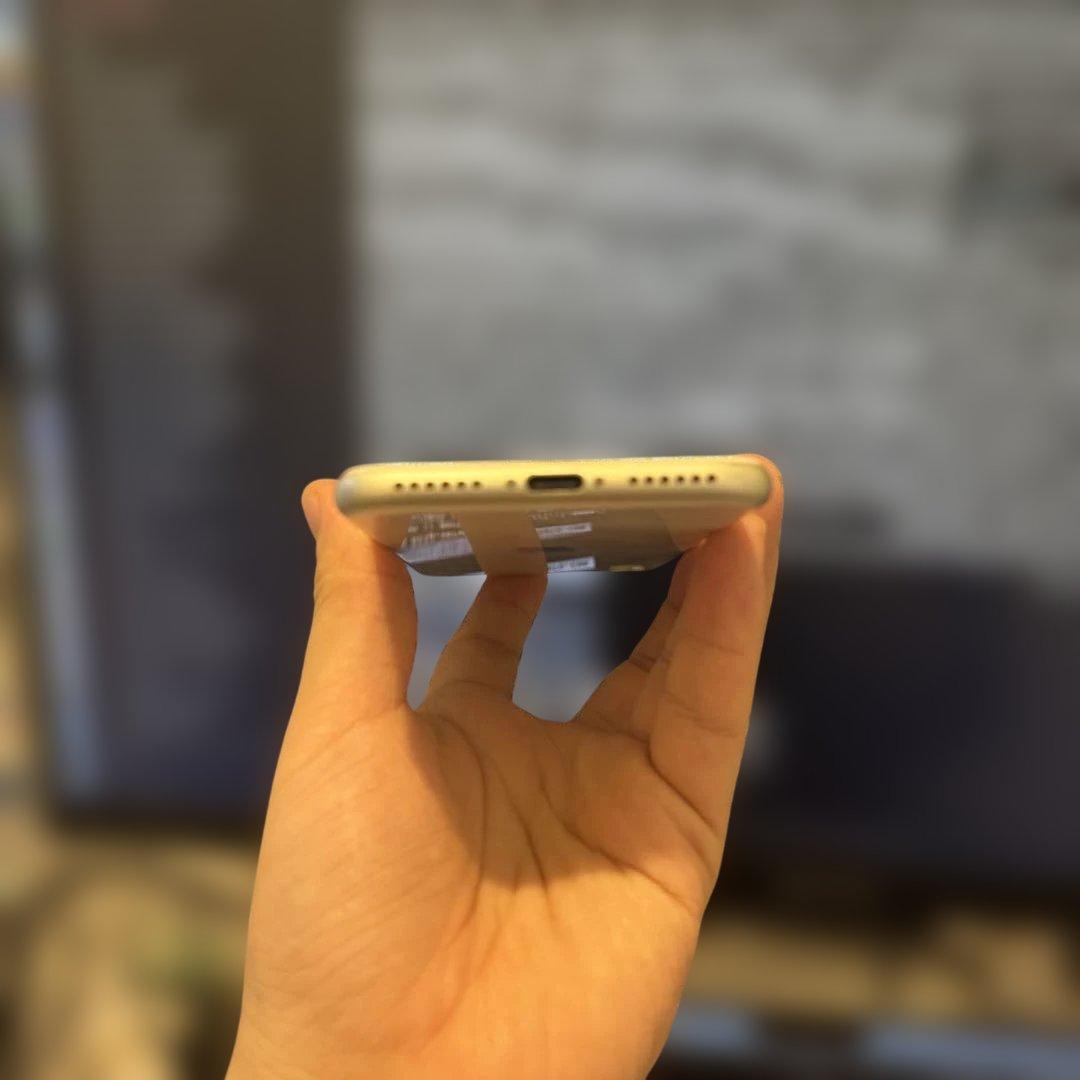 Apple iPhone SE3（特別仕様 ）ホワイト TypeC