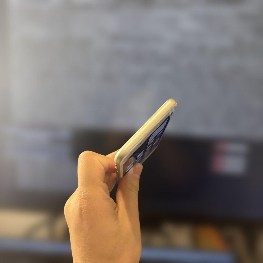 Apple iPhone SE3（特別仕様 ）ホワイト TypeC