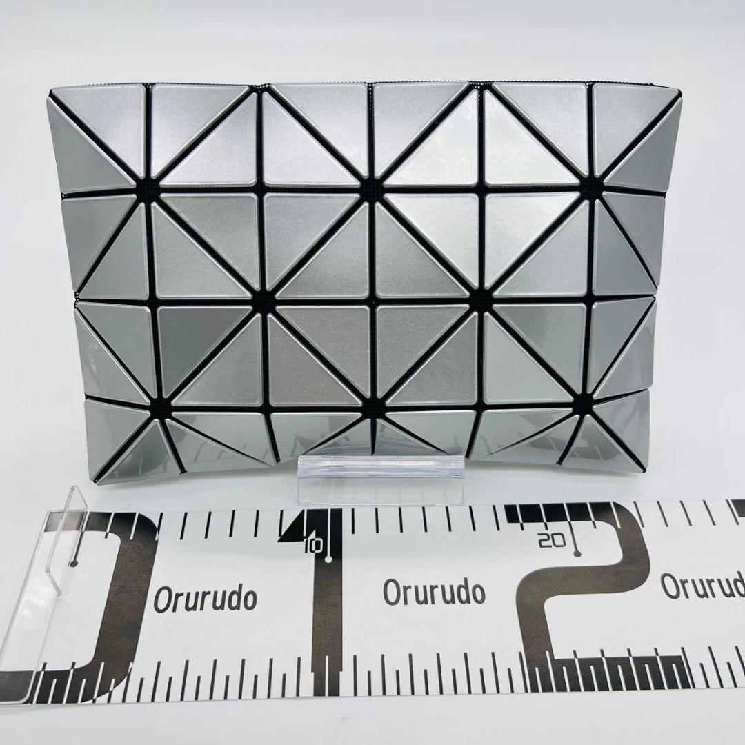 イッセイミヤケバオバオ 未使用　バオバオ クラッチ　バッグ シルバー PVC