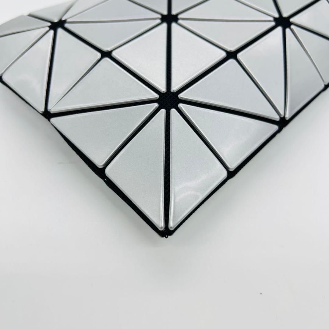 イッセイミヤケバオバオ 未使用　バオバオ クラッチ　バッグ シルバー PVC