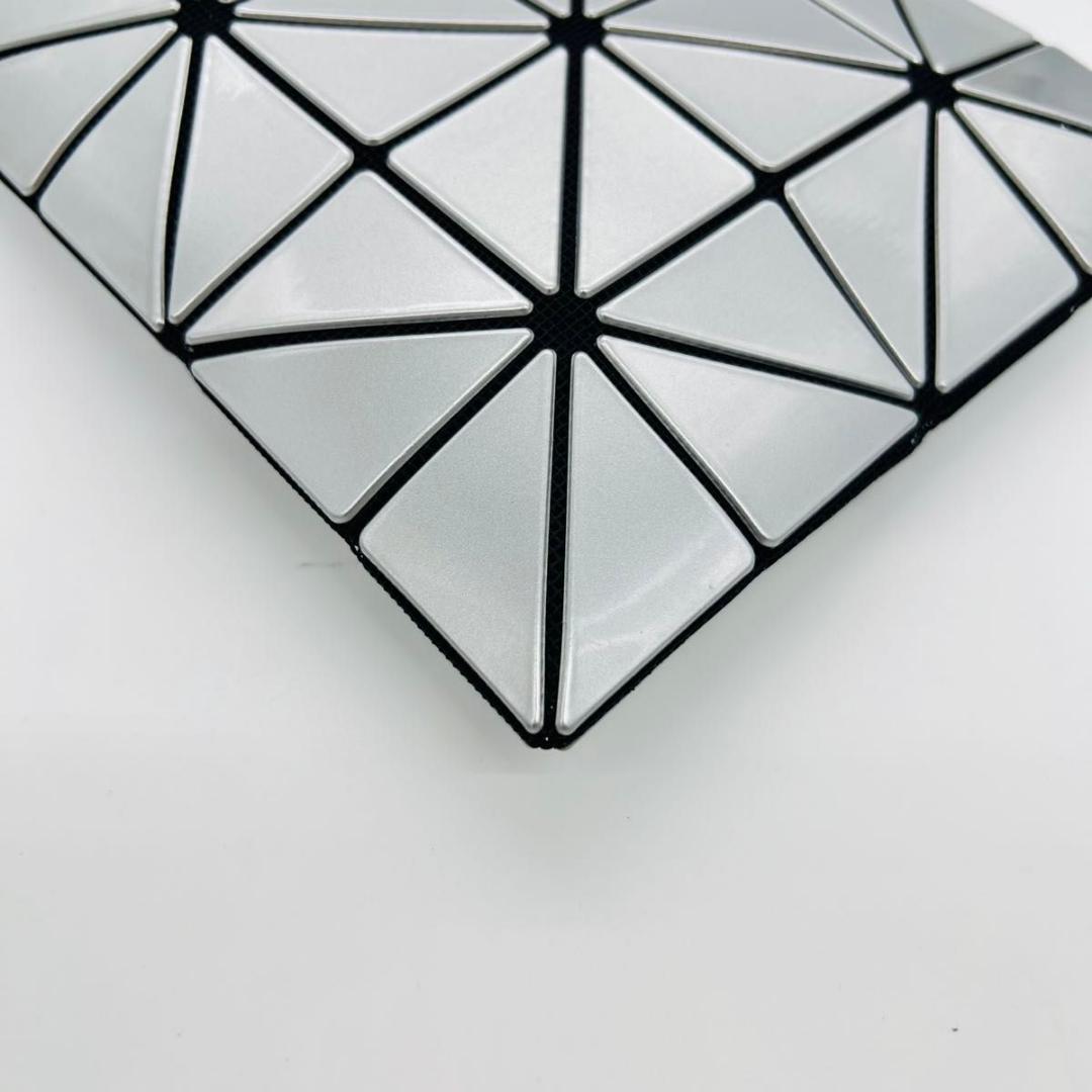 イッセイミヤケバオバオ 未使用　バオバオ クラッチ　バッグ シルバー PVC