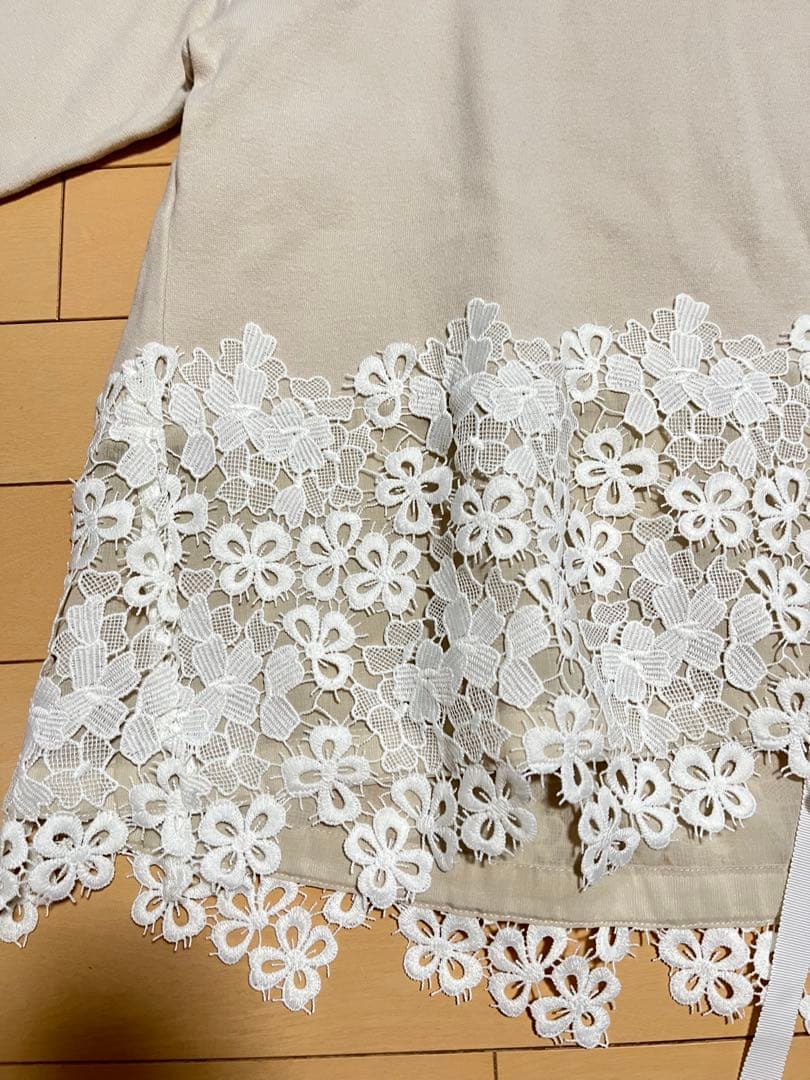 美品／BEARDSLEY ビアズリー　裾レースカットソー　フラワー　ベージュ