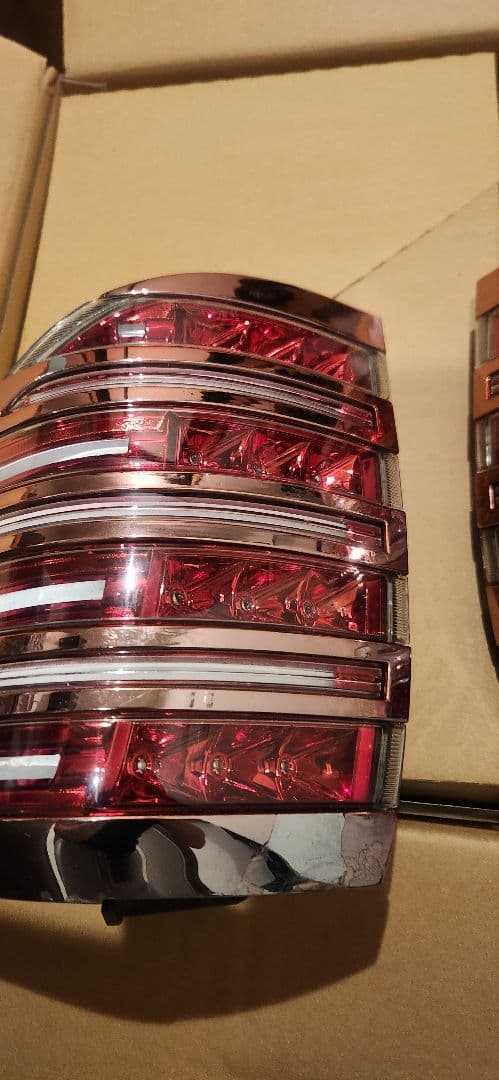 トヨタ20系アルファードヴェルファイア用ヴァレンティ製ジュエルLEDテールランプ