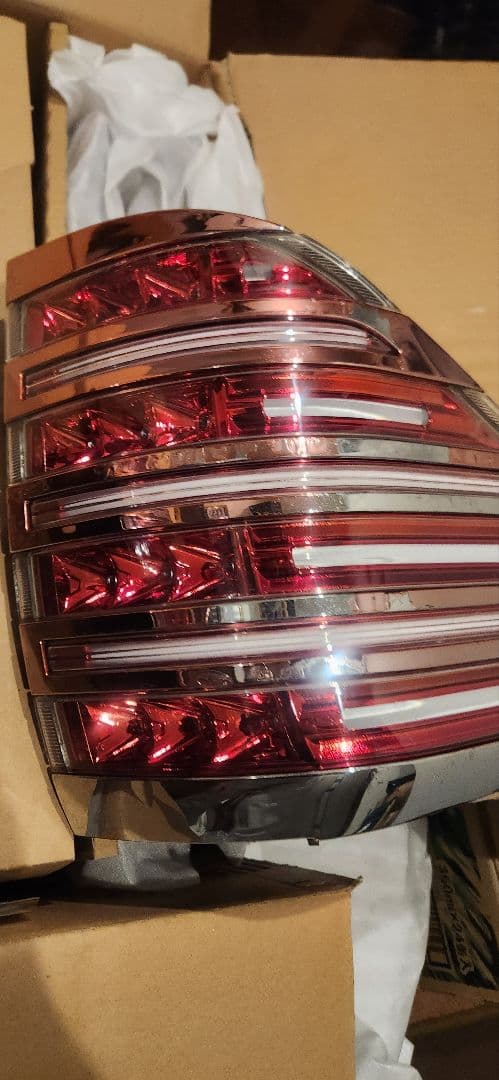 トヨタ20系アルファードヴェルファイア用ヴァレンティ製ジュエルLEDテールランプ