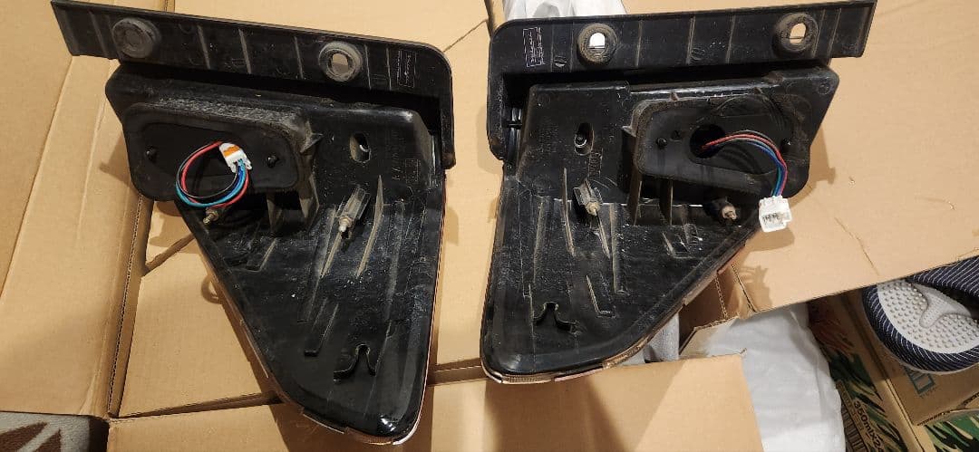 トヨタ20系アルファードヴェルファイア用ヴァレンティ製ジュエルLEDテールランプ