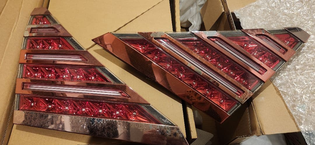 トヨタ20系アルファードヴェルファイア用ヴァレンティ製ジュエルLEDテールランプ