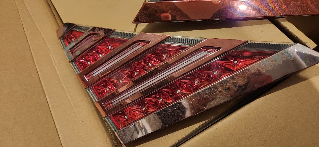 トヨタ20系アルファードヴェルファイア用ヴァレンティ製ジュエルLEDテールランプ