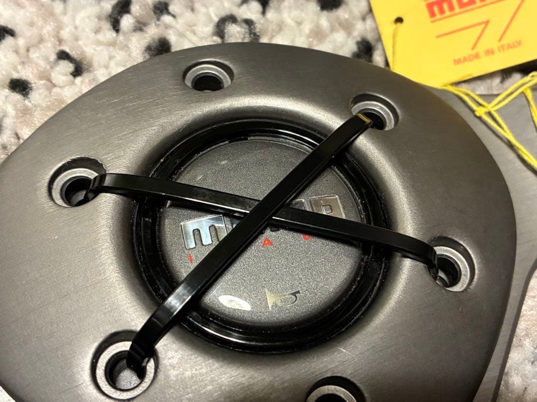 MOMO ステアリング　ファイター　350mm F-31 新品未使用　廃盤　キズ