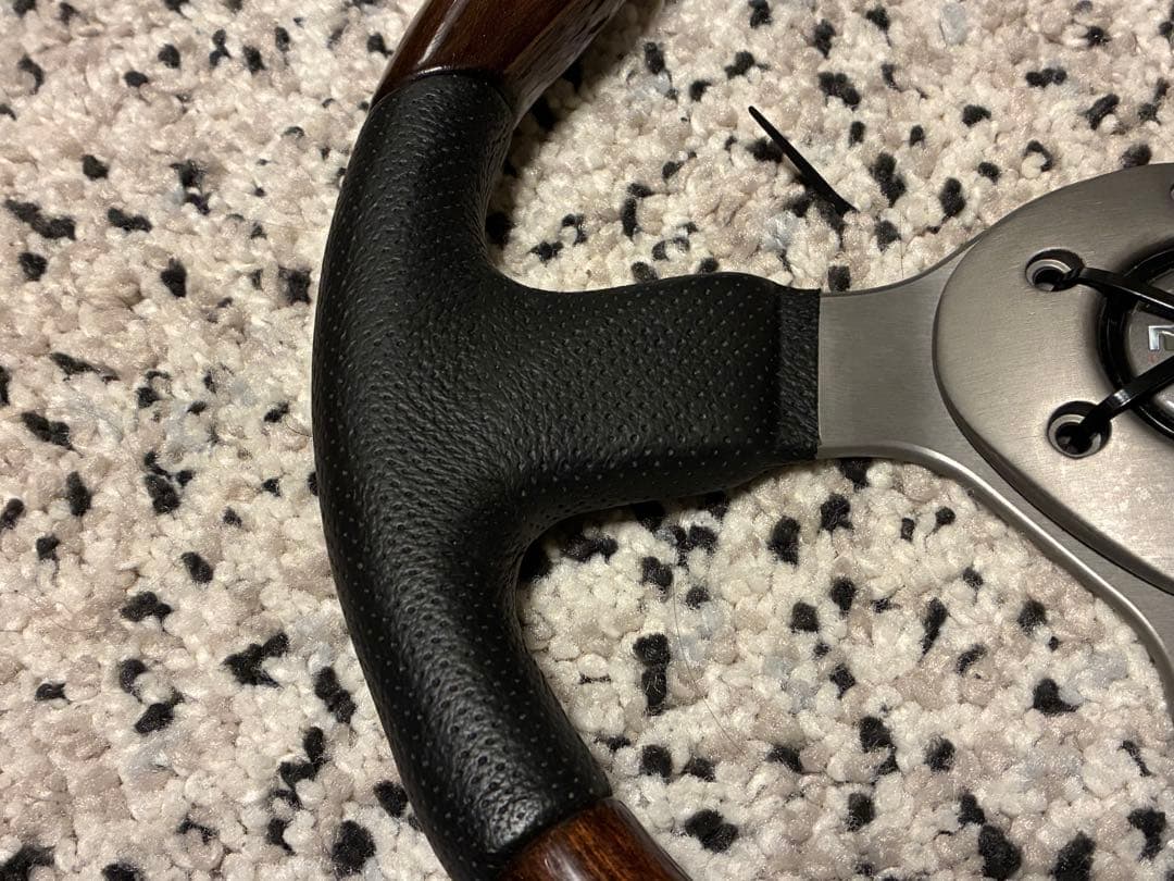 MOMO ステアリング　ファイター　350mm F-31 新品未使用　廃盤　キズ