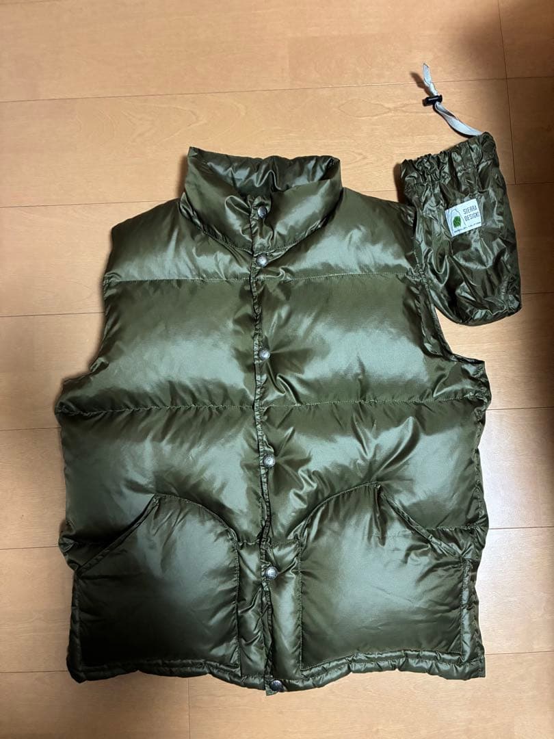 シエラデザイン　ビームスプラス　ダウンベスト　カーキ