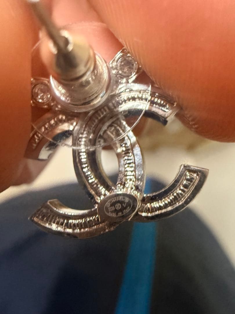 片耳のみ】CHANEL シャネル ピアス CCマーク リボン シルバー B23V