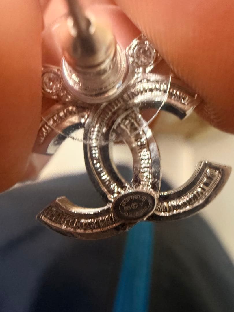 片耳のみ】CHANEL シャネル ピアス CCマーク リボン シルバー B23V