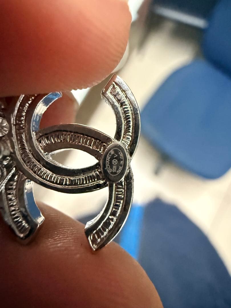 片耳のみ】CHANEL シャネル ピアス CCマーク リボン シルバー B23V