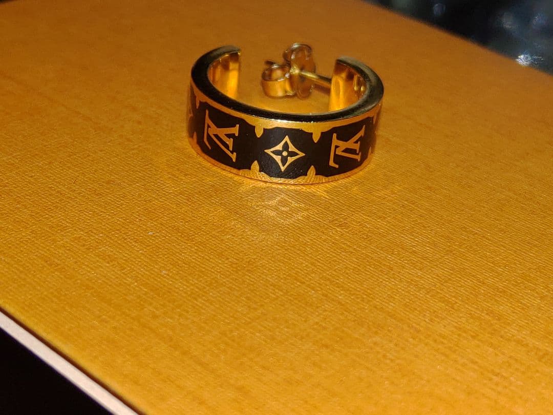 人気モデル Louis vuitton ピアス・ナノグラム エナメル 片耳