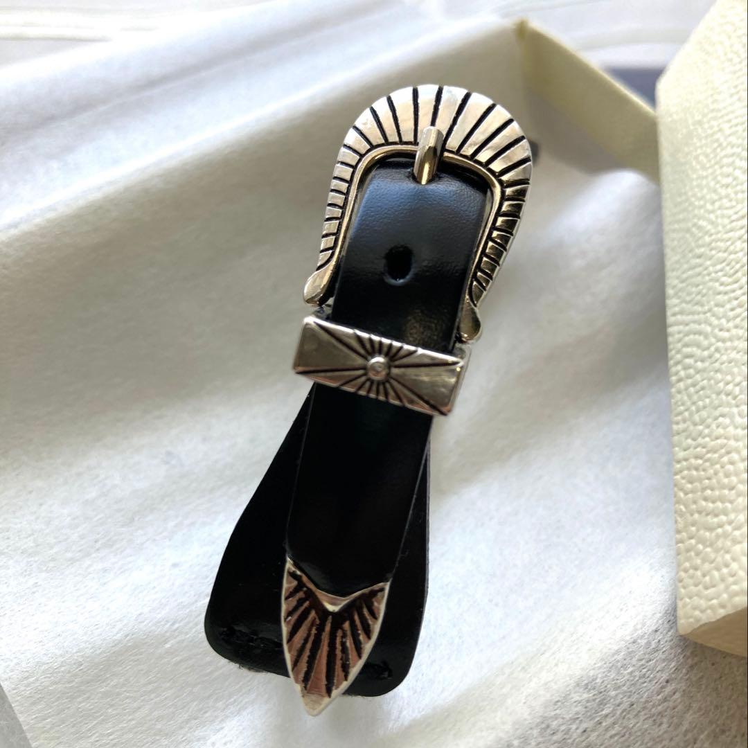 TOGA PULLA トーガ プルラ　メタルバングル　黒　レザー　異素材コンビ