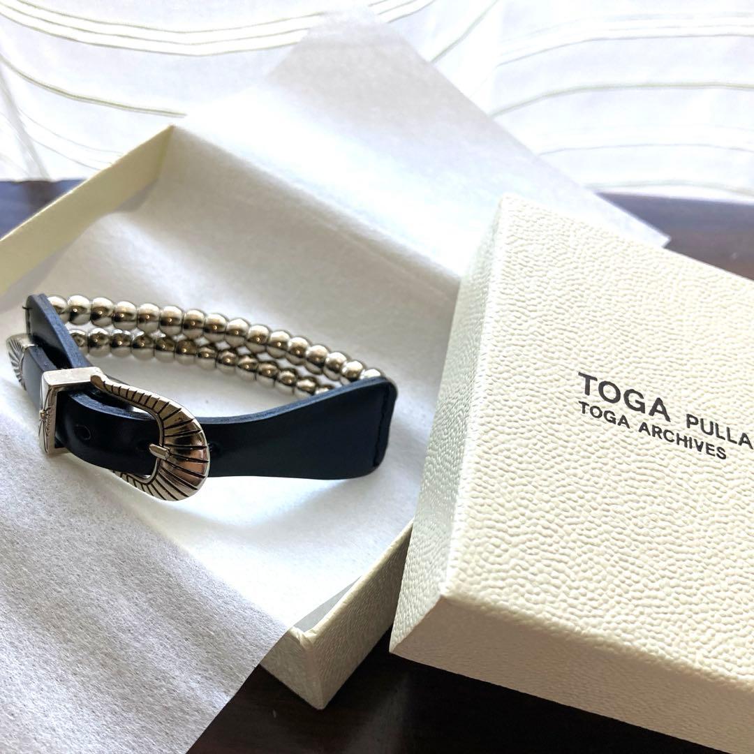 TOGA PULLA トーガ プルラ　メタルバングル　黒　レザー　異素材コンビ
