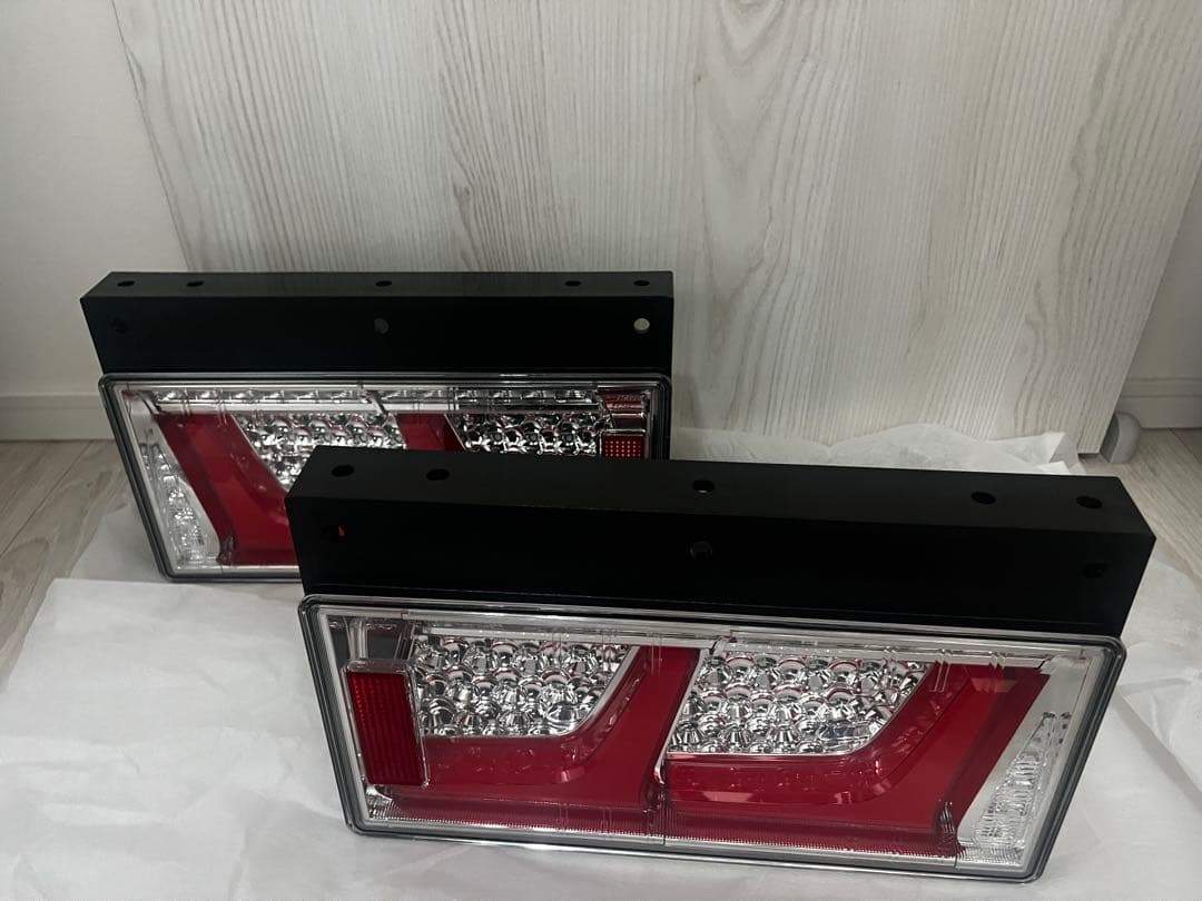 小糸　テールランプ　2連　LED 　ノーマルターン左右セット　新車外し