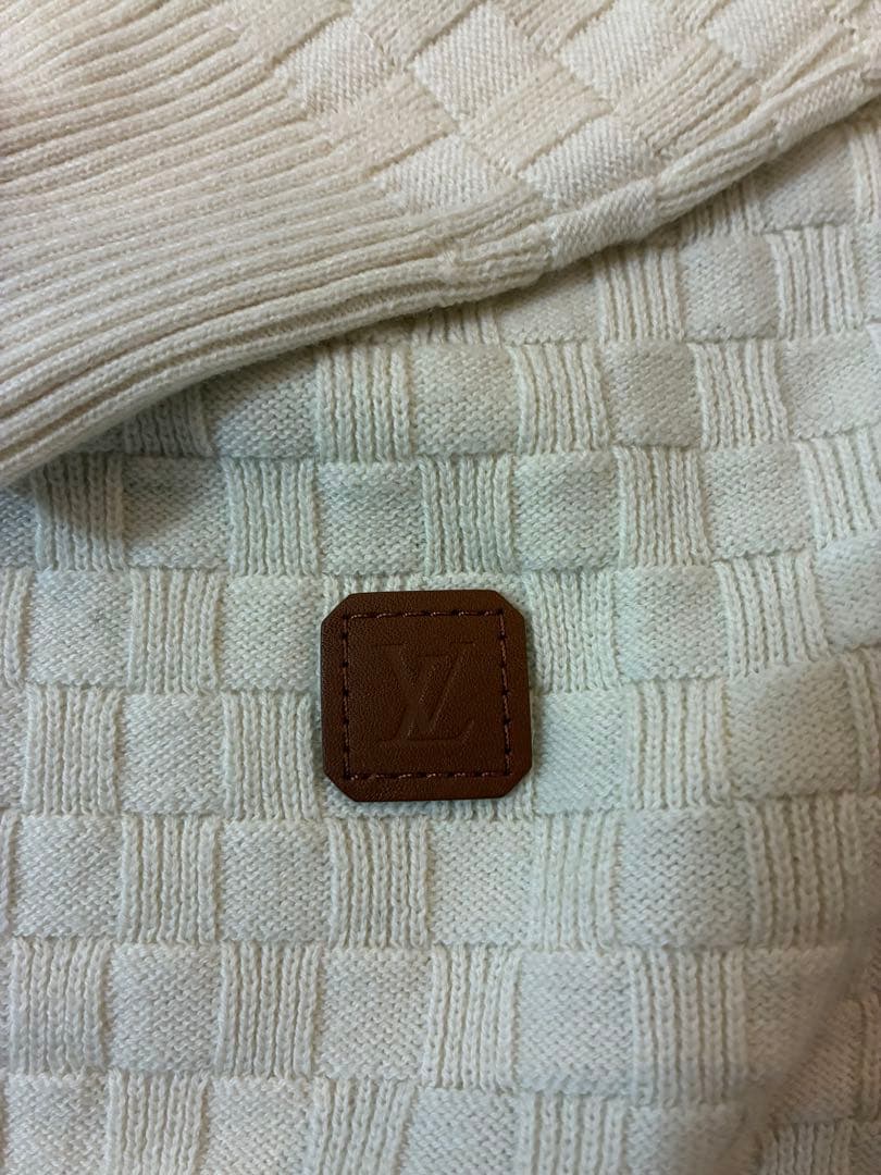 L*g様 Louis Vuitton ホワイトニットセーター