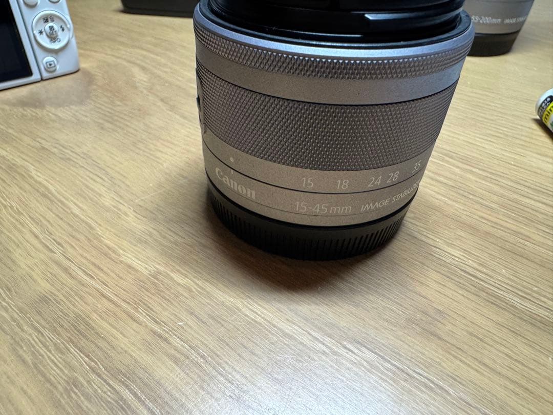 Canon EOS M200 ホワイト ダブルズームキット　おまけ付き