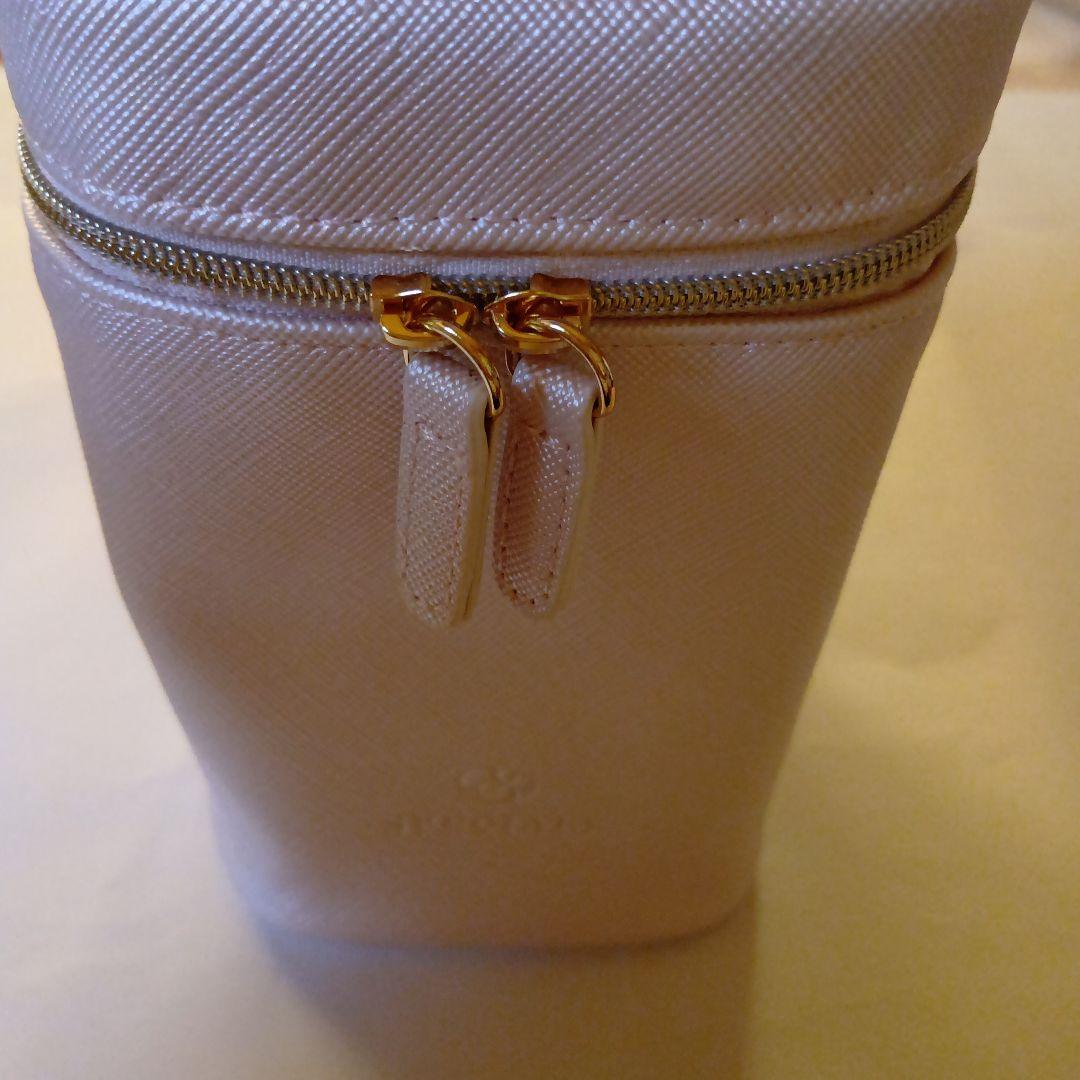 ノエビア、スペチアーレ化粧ポーチ メイクベース・リップ・パウダーセット