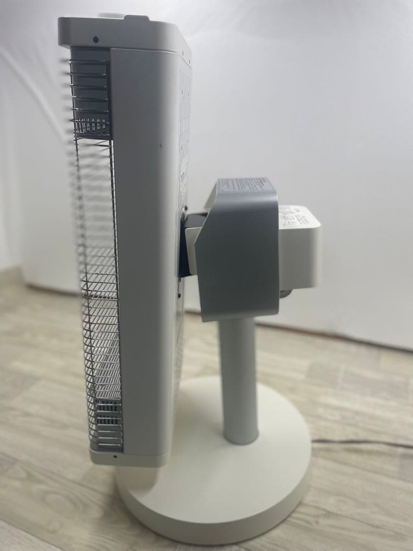 ダイキン　遠赤外線暖房機　ERFT11WS-W　19年製　ホワイト