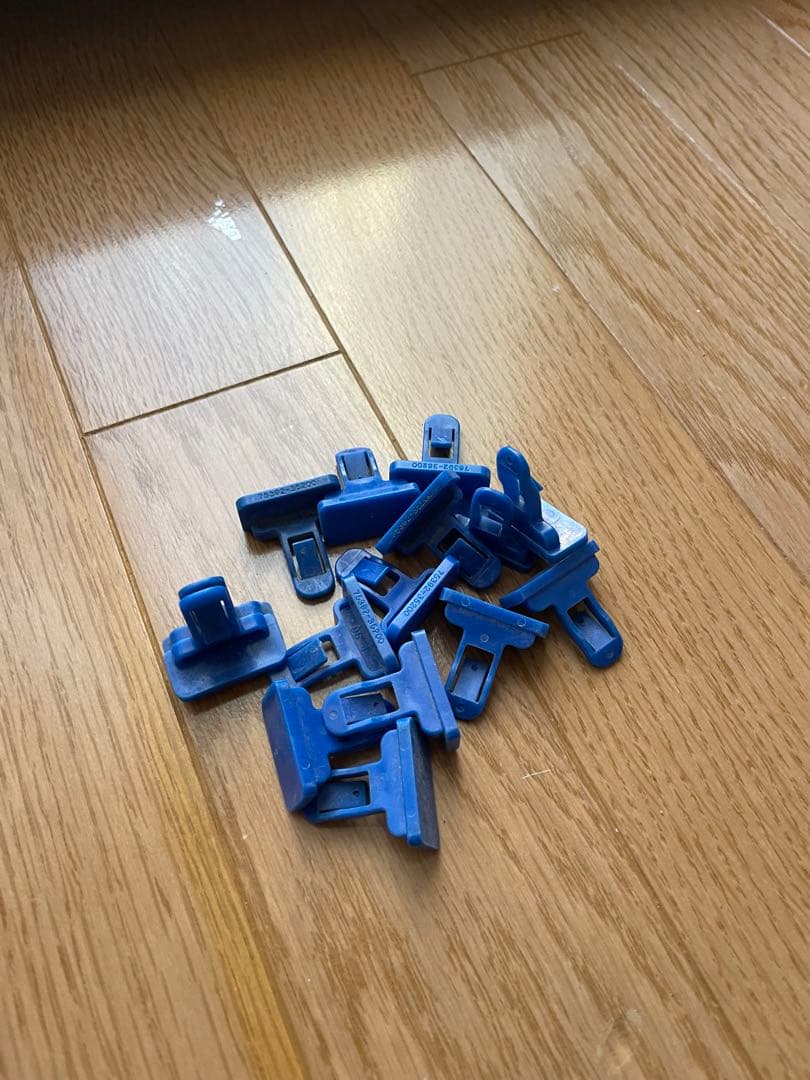 クラウンアスリート210(後期)純正リアハーフスポイラー 取り付け用クリップ付き