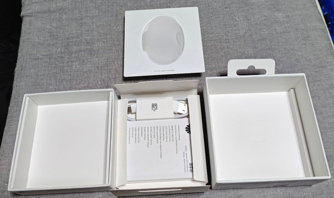 HUAWEI FreeClipとHUAWEI FreeBuds 6のイヤホン