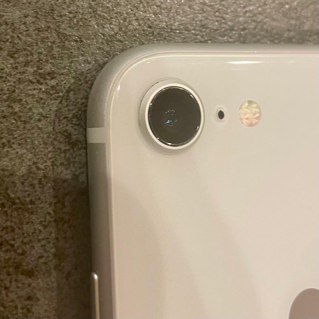 iPhone 8 本体 64GB シルバー SIMフリー 動作確認済