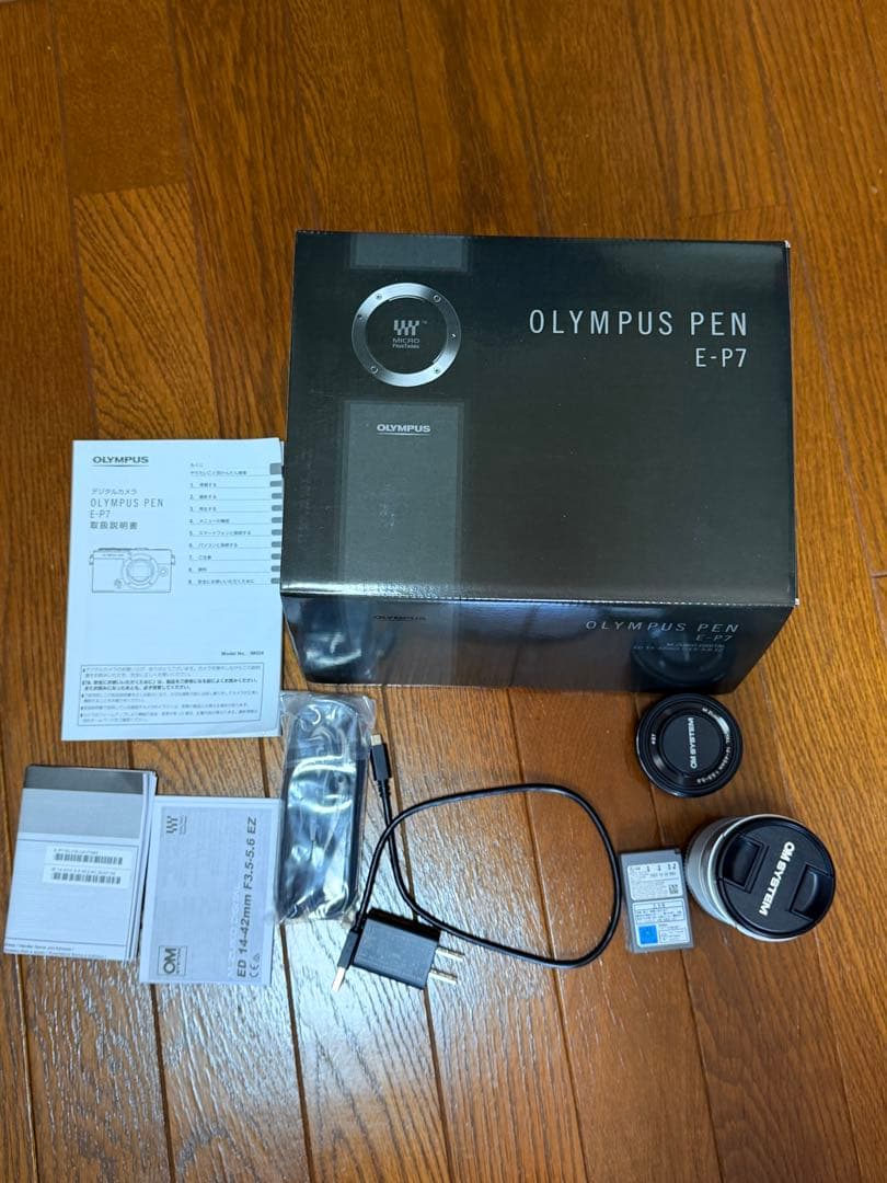 OLYMPUS PEN E-P7 本体 + ED 14-42mm＋望遠レンズ付き