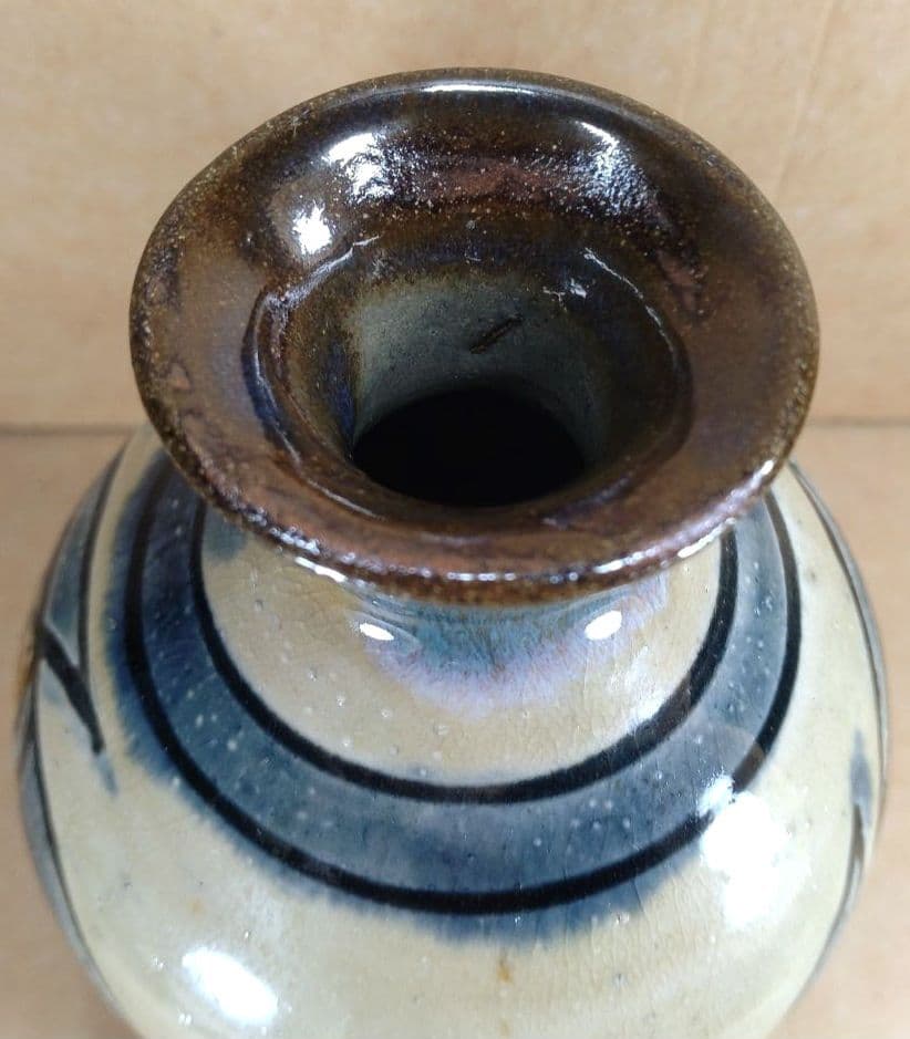 トマリン【本物保証】金城次郎 壷屋焼 徳利(笑魚,魚紋）共箱 栞 人間国宝