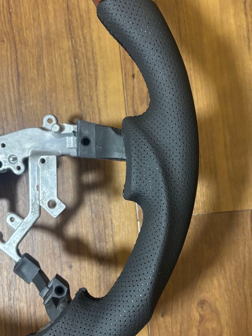 トヨタ　200系 ハイエース　4.5.6.7.8.型　ハンドル　茶木目　小傷有り