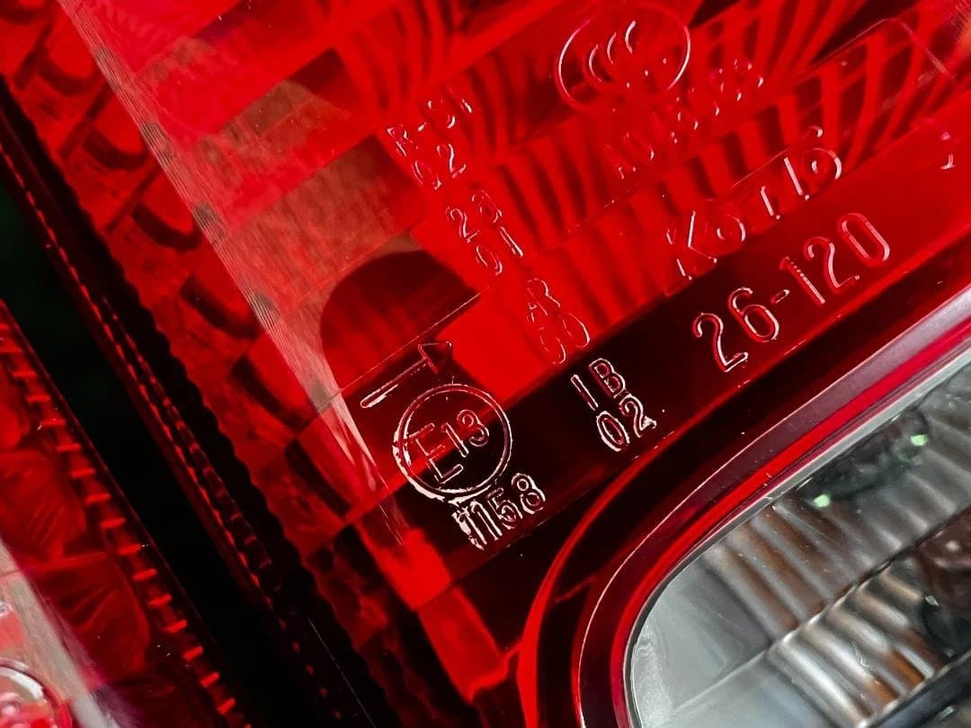 と*も様 新車外し/ハイエース 純正テールランプ 左右セット koito 26-