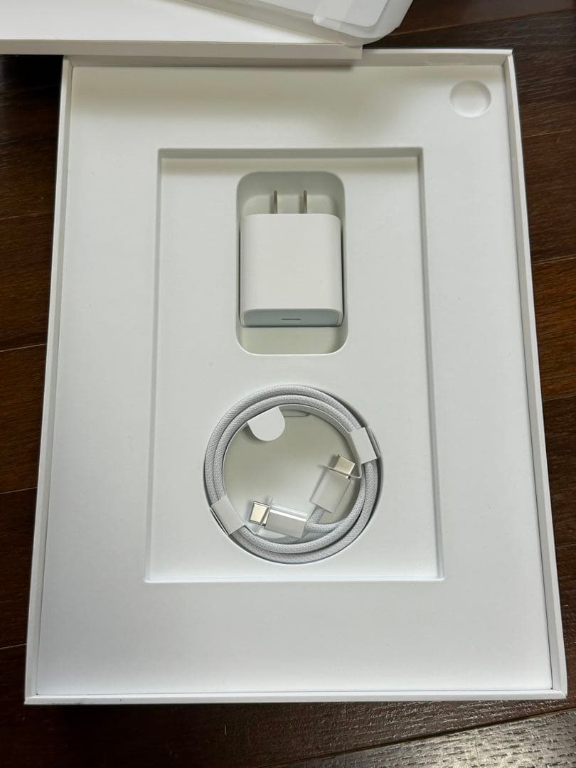 iPad 10th 64GB 付属品付き