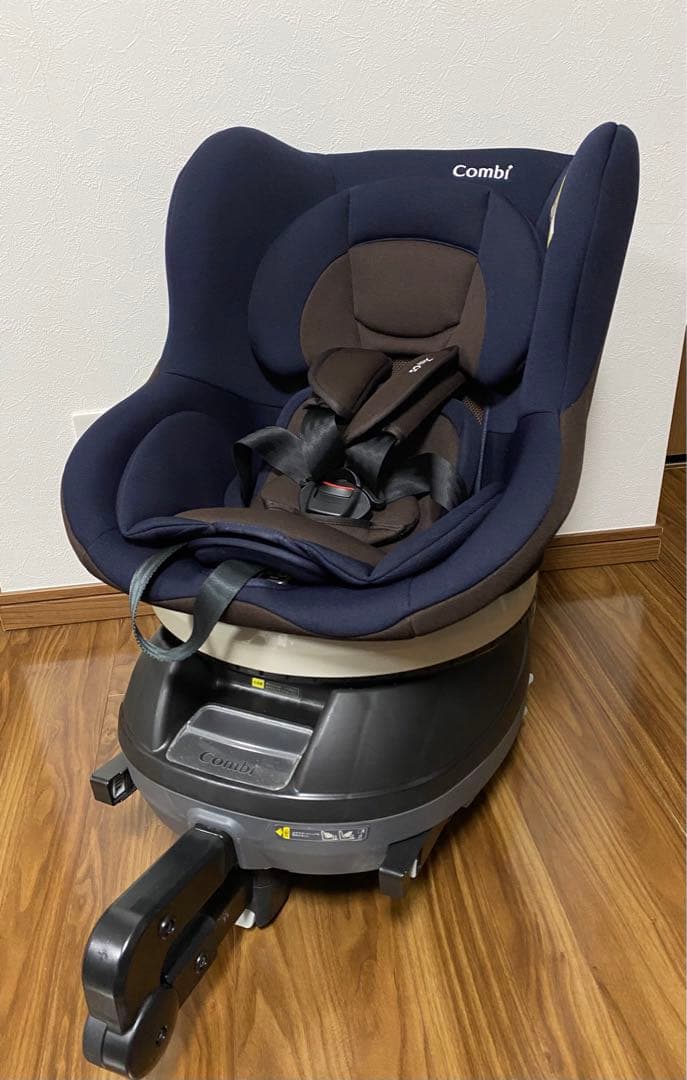 Combi コンビ 回転式チャイルドシート クルムーヴ クルムーブ　ISOFIX