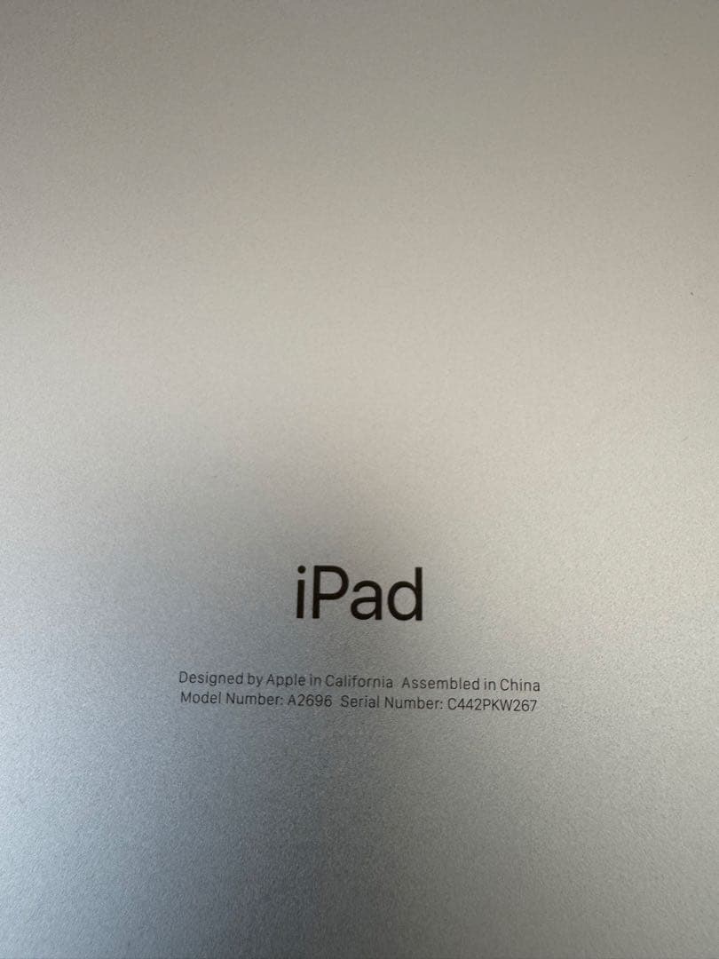 iPad (第10世代) Wi-Fi 64GB + Combo Touch