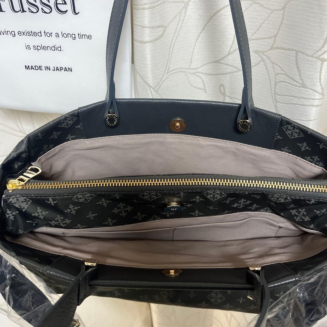 新品ラシットA4入るポケット多数整理整頓できる三層構造メタルロゴ2wayバッグ