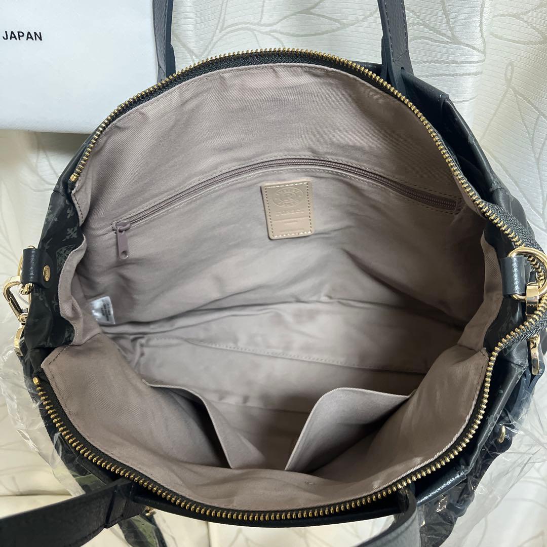 新品ラシットA4入るポケット多数整理整頓できる三層構造メタルロゴ2wayバッグ