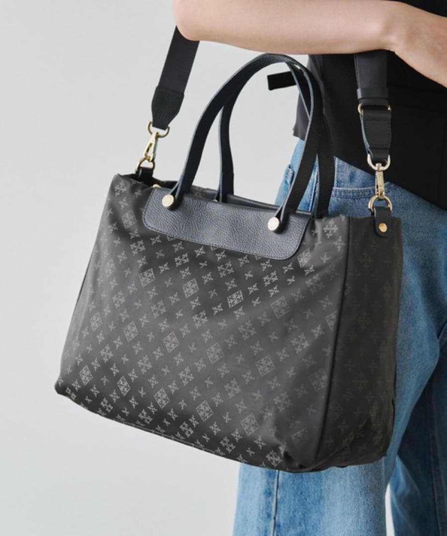 新品ラシットA4入るポケット多数整理整頓できる三層構造メタルロゴ2wayバッグ