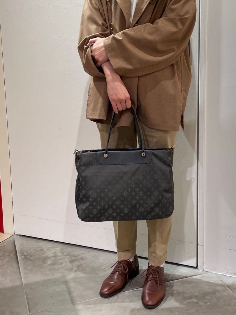 新品ラシットA4入るポケット多数整理整頓できる三層構造メタルロゴ2wayバッグ