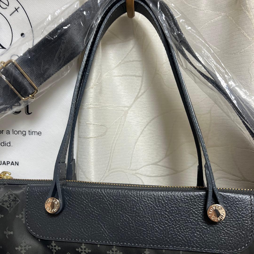 新品ラシットA4入るポケット多数整理整頓できる三層構造メタルロゴ2wayバッグ