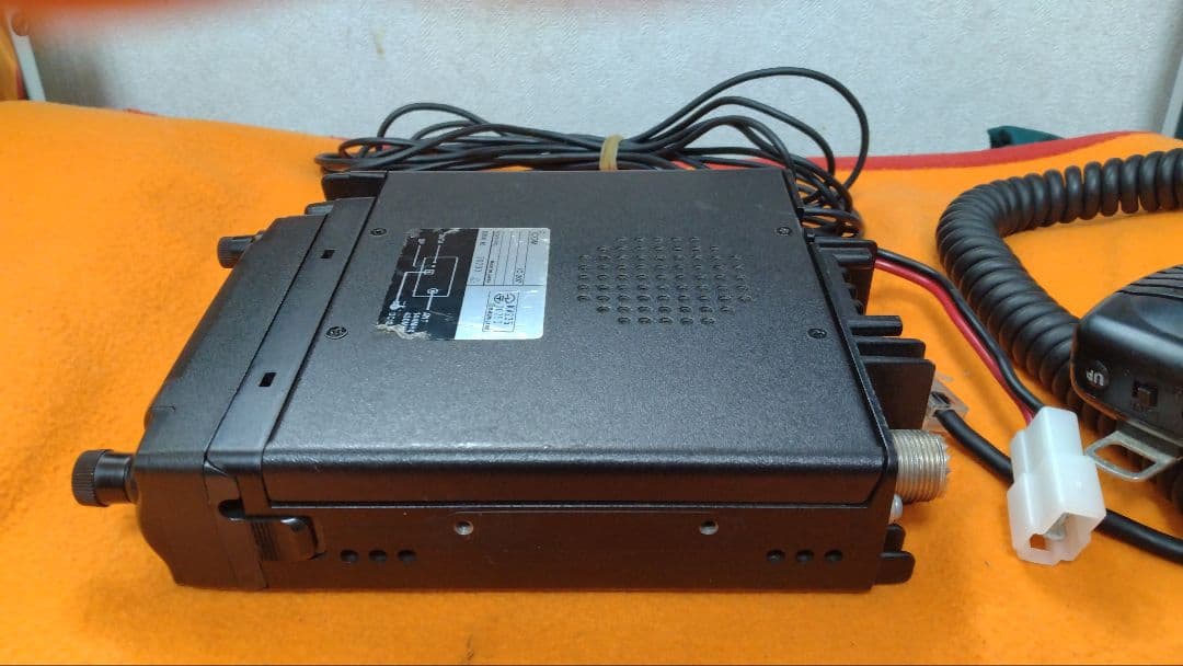 ICOMディユアルバンドIC-207