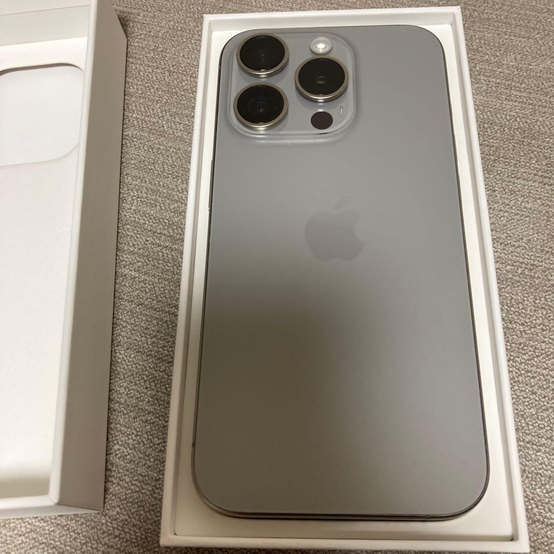 Apple iPhone 15 Pro ナチュラルチタニウム本体 ほぼ新品