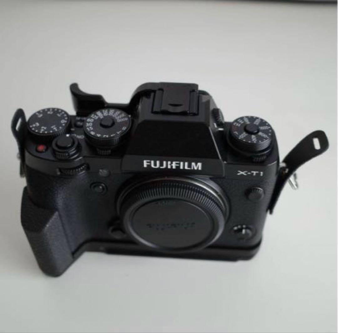 【美品】フジフィルム FUJIFILM X-T1 ボディ ブラック 付属品多数
