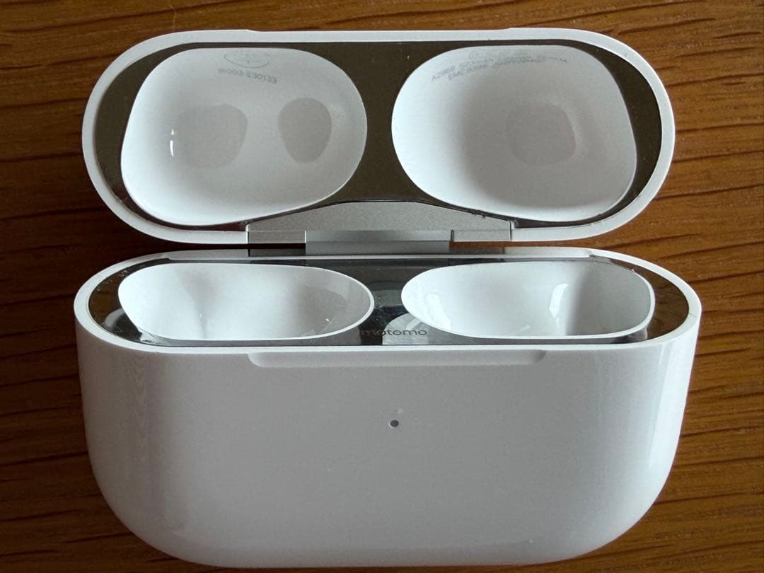 【美品】Apple AirPods Pro 2 UBS-C ESR ケース付き